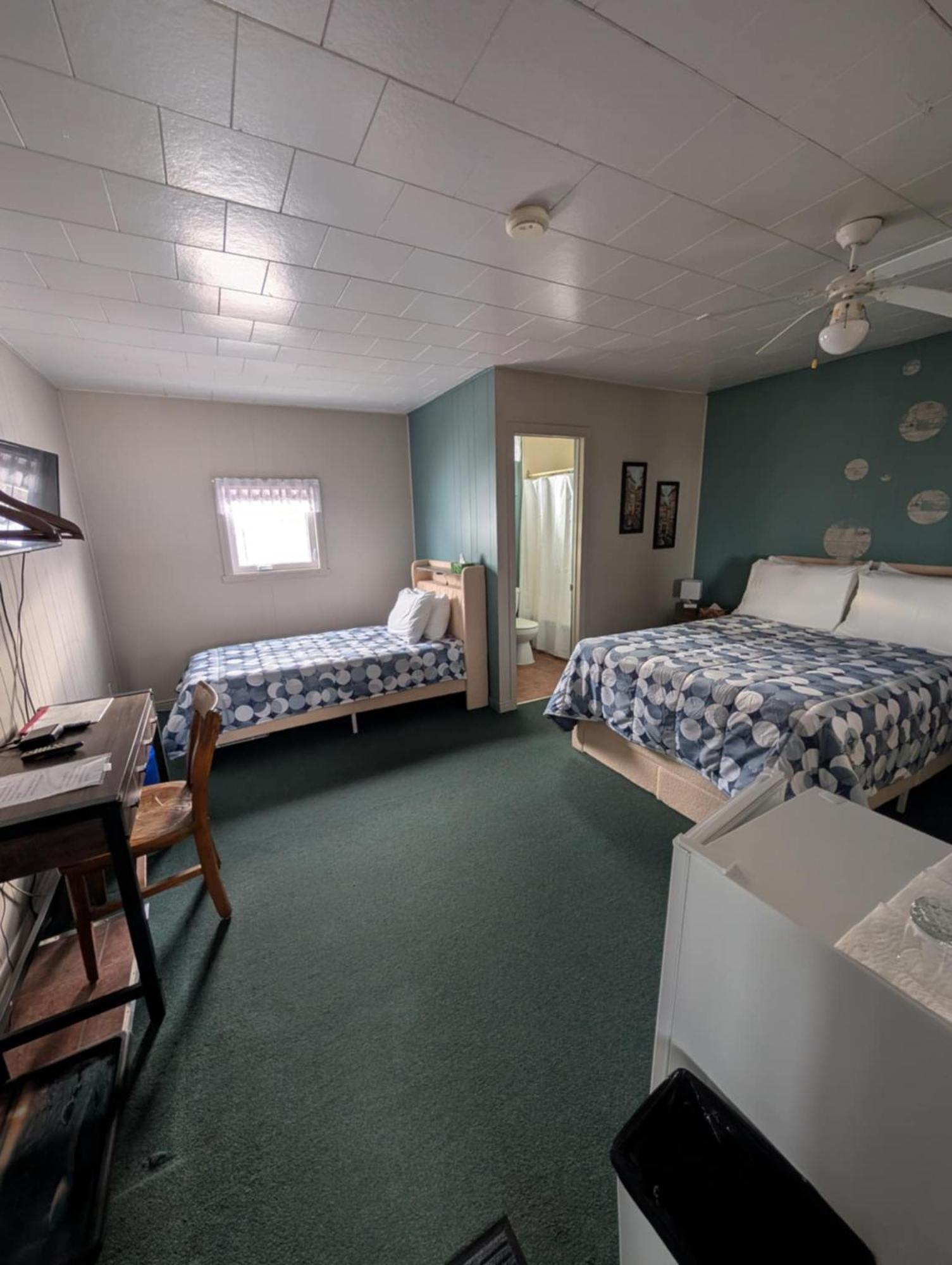 Motel Leblanc Carleton-sur-Mer Экстерьер фото