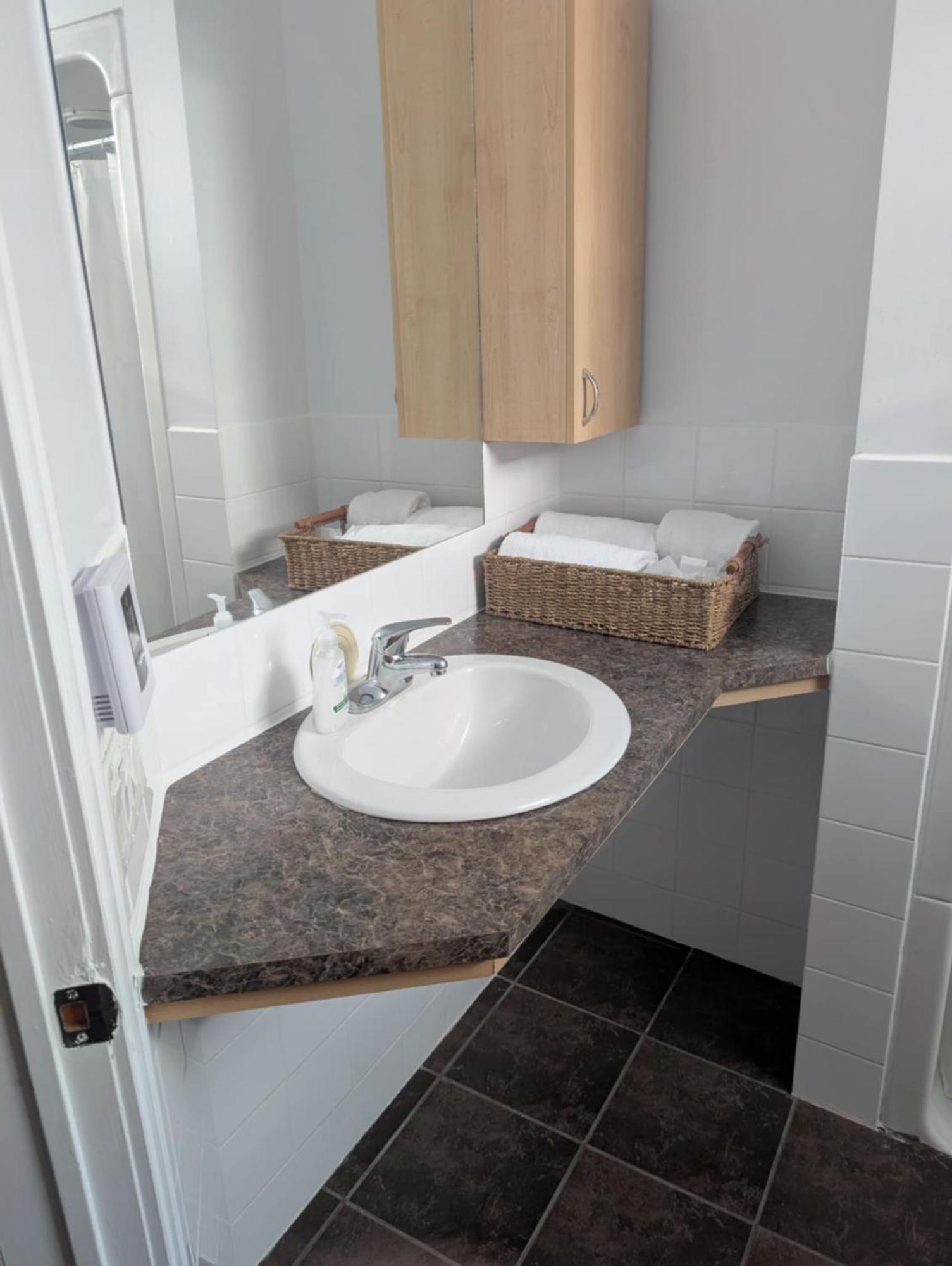 Motel Leblanc Carleton-sur-Mer Экстерьер фото